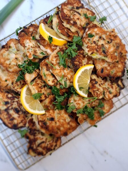 In Goed gezelschap garnaalkoekjes op ovenrooster