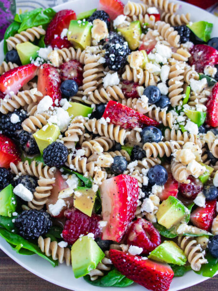 Zomerse pasta salade met baby spinazie