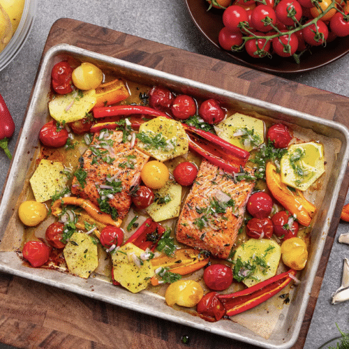 Traybake zalm met tomaat en paprika