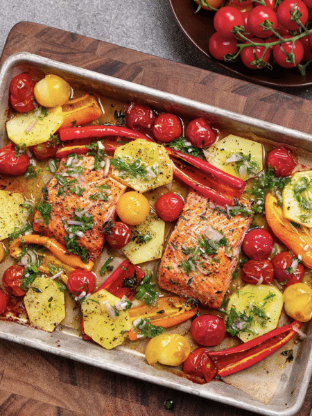 Traybake zalm met tomaat en paprika