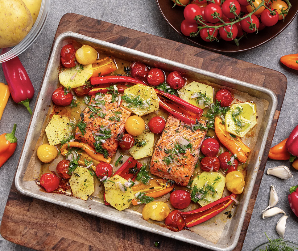 Traybake zalm met tomaat en paprika