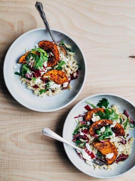 Winterse lekkernij met orzo en pompoen