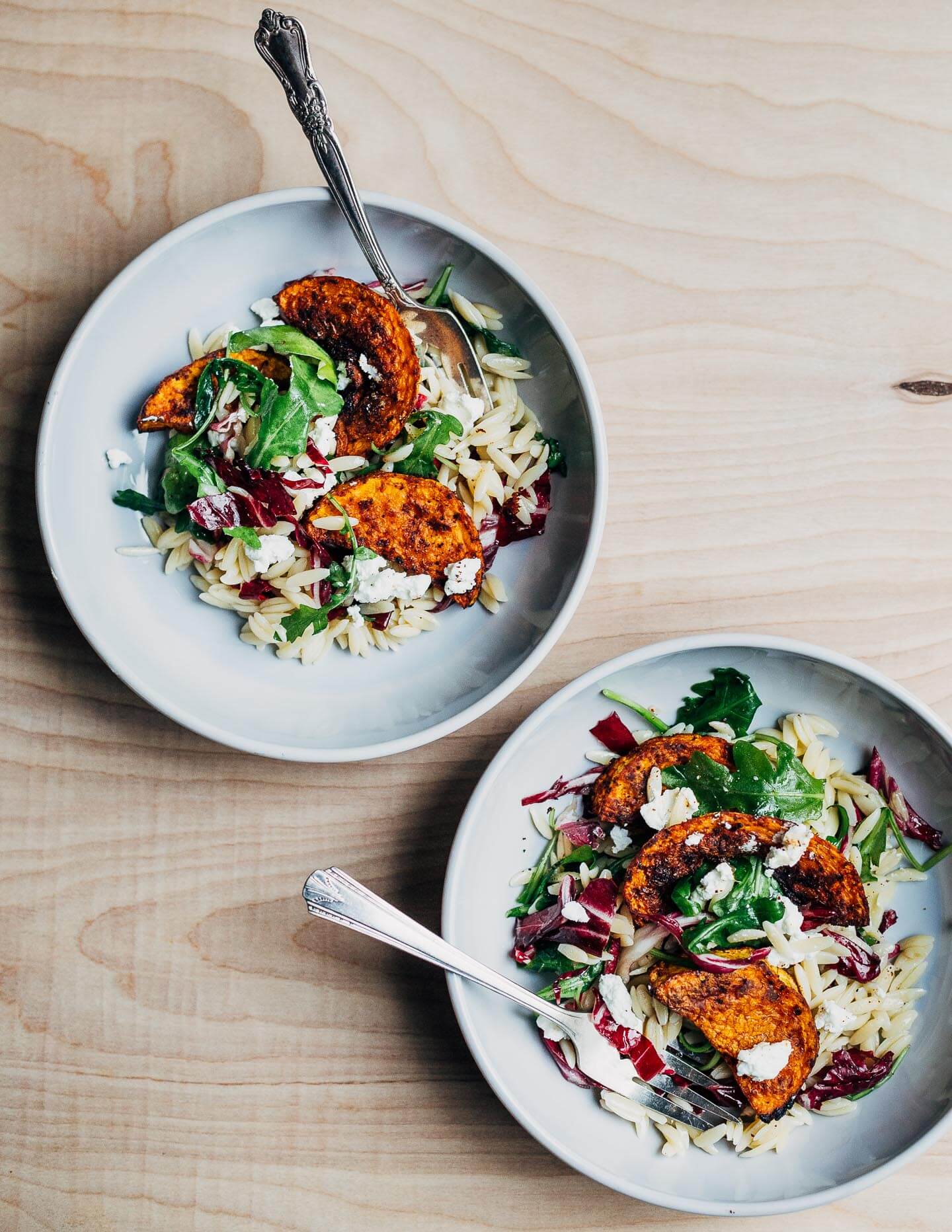 Winterse lekkernij met orzo en pompoen