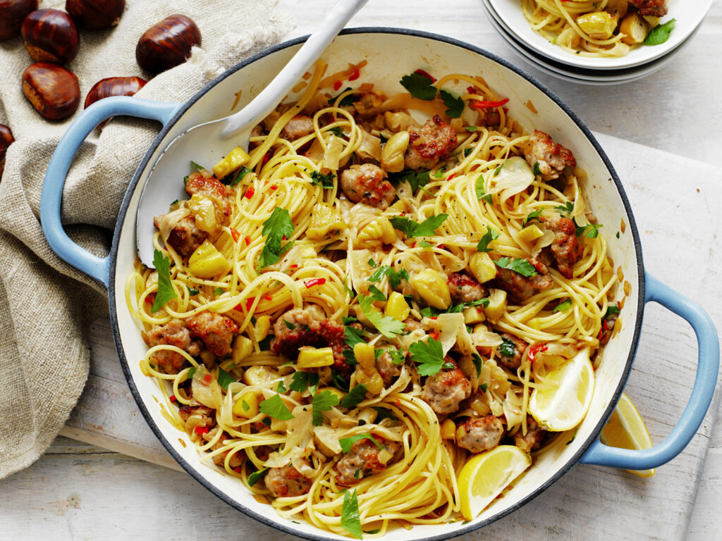 Pasta met kastanjes en smakelijke worstjes