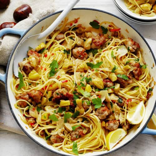 Pasta met kastanjes en smakelijke worstjes